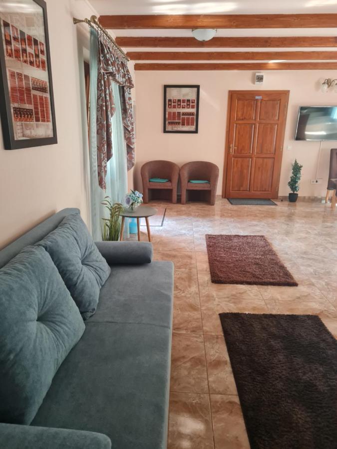 Toroes Panzio Bed & Breakfast Szabolcs Bagian luar foto